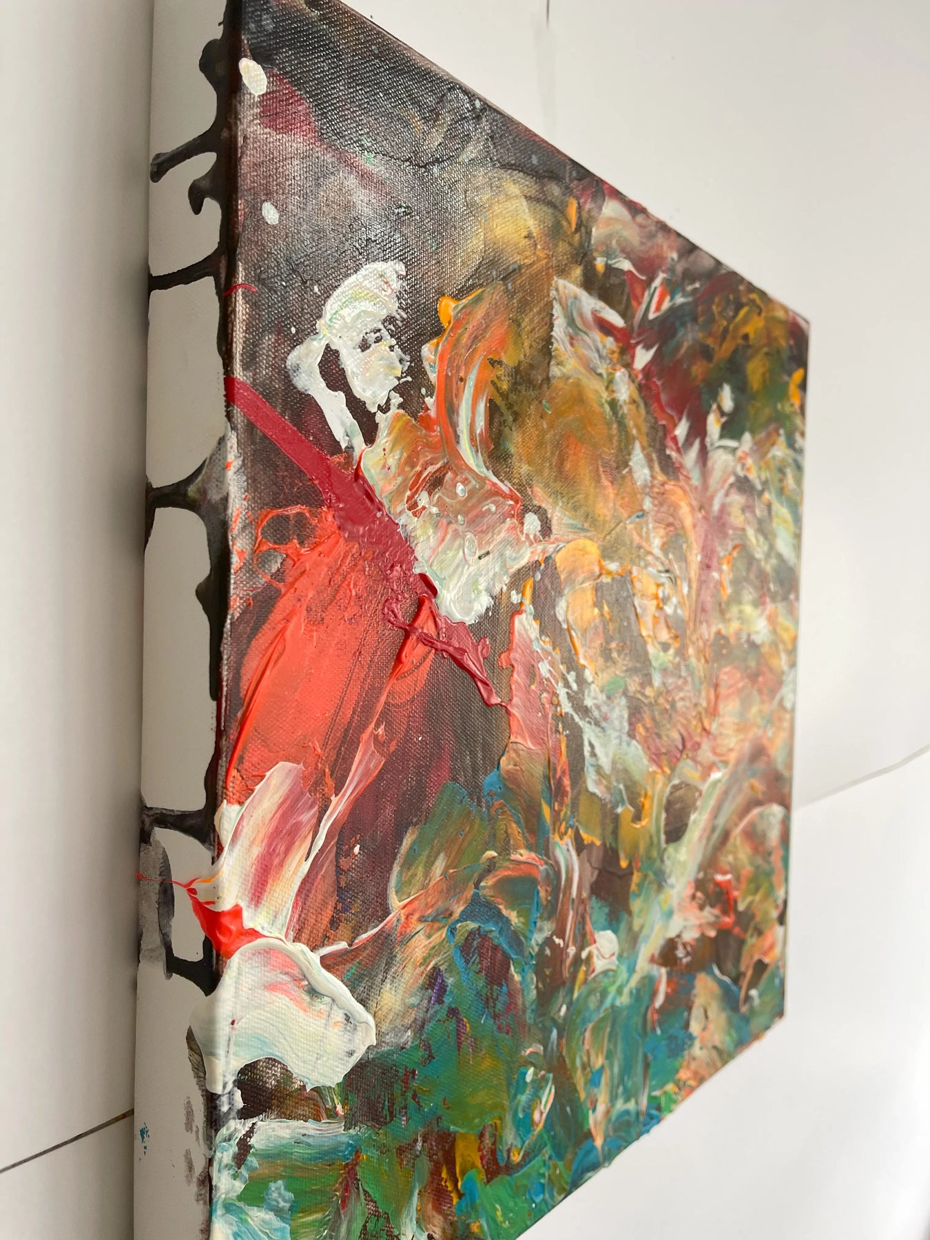 “破裂するオレンジと赤”